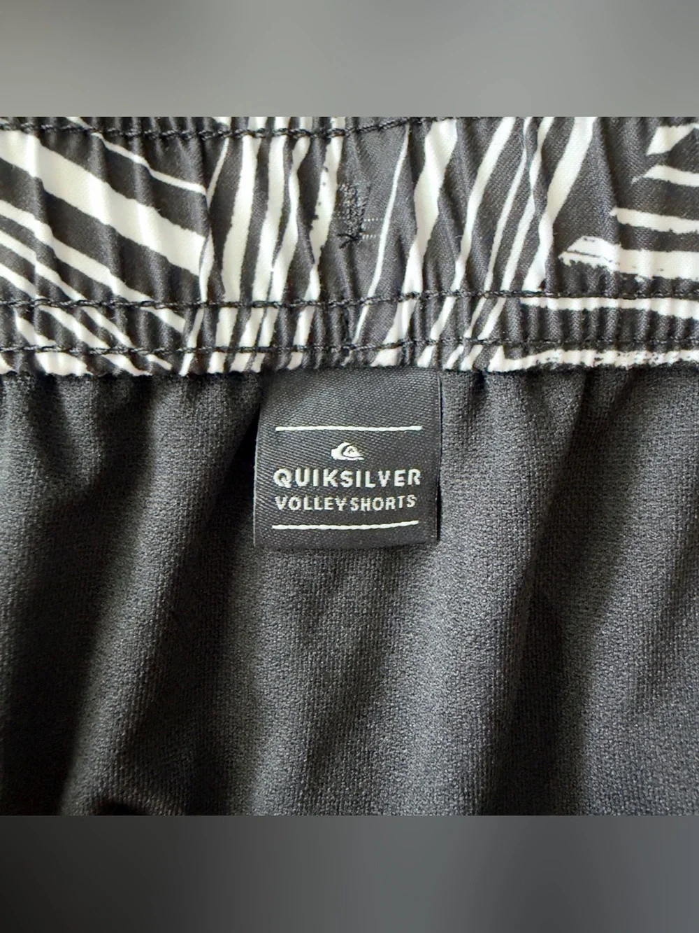 Quicksilver Volley Shorts Bamboo Swim Shorts Trunks Mens Medium Black White
